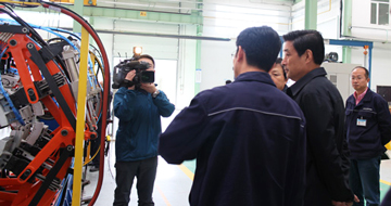 沈陽市人大主任趙長(zhǎng)義等領(lǐng)導(dǎo)視察藍(lán)英集團(tuán)